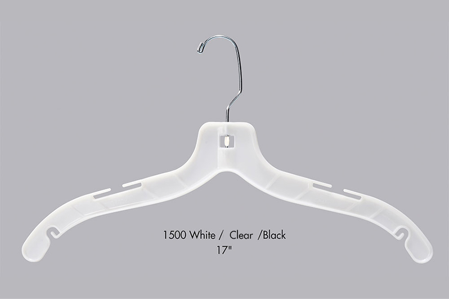 Do Plastic Hangers Snap in Cold Weather?